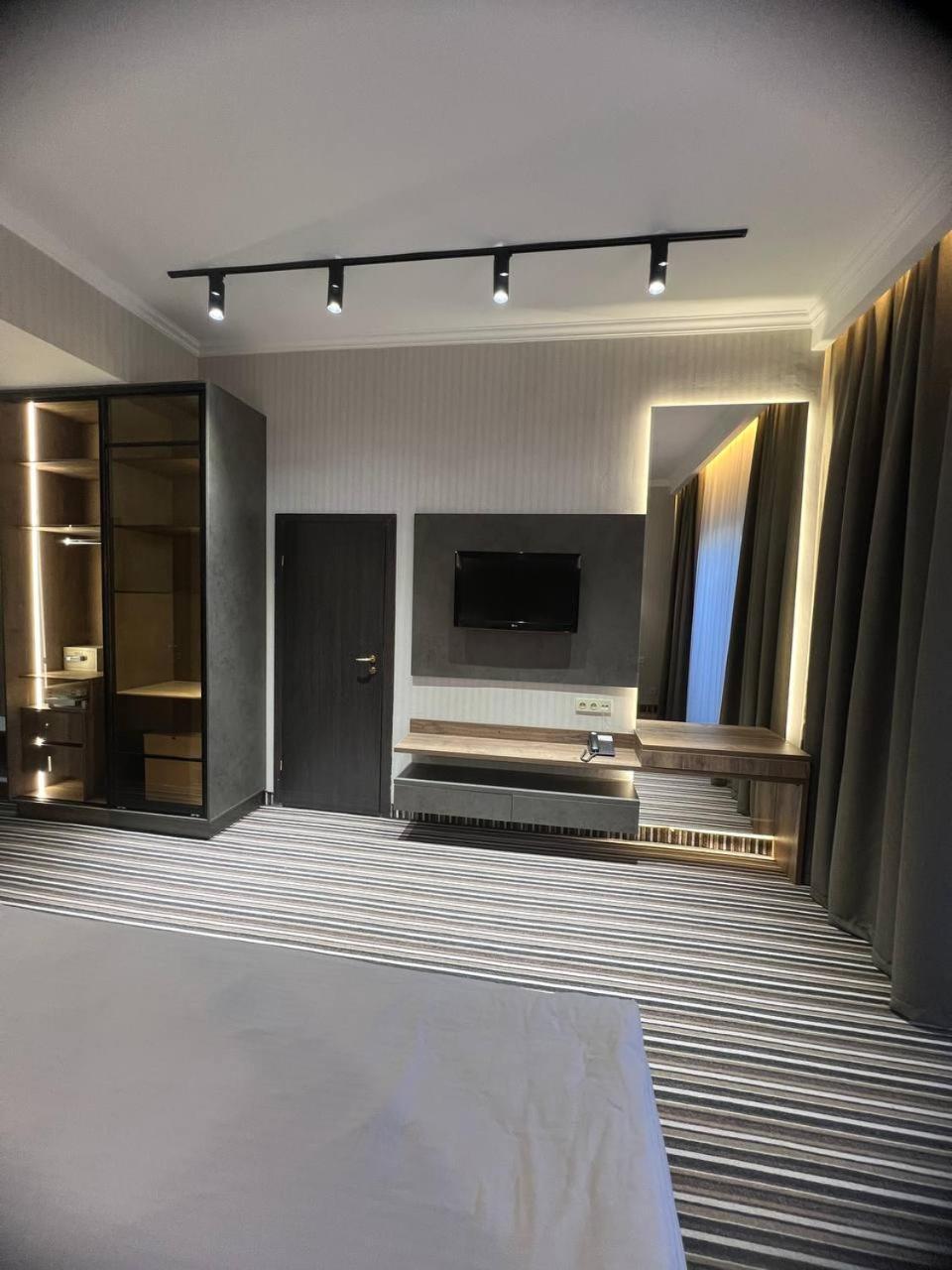 Sapar Standart Hotel Schymkent Exterior foto