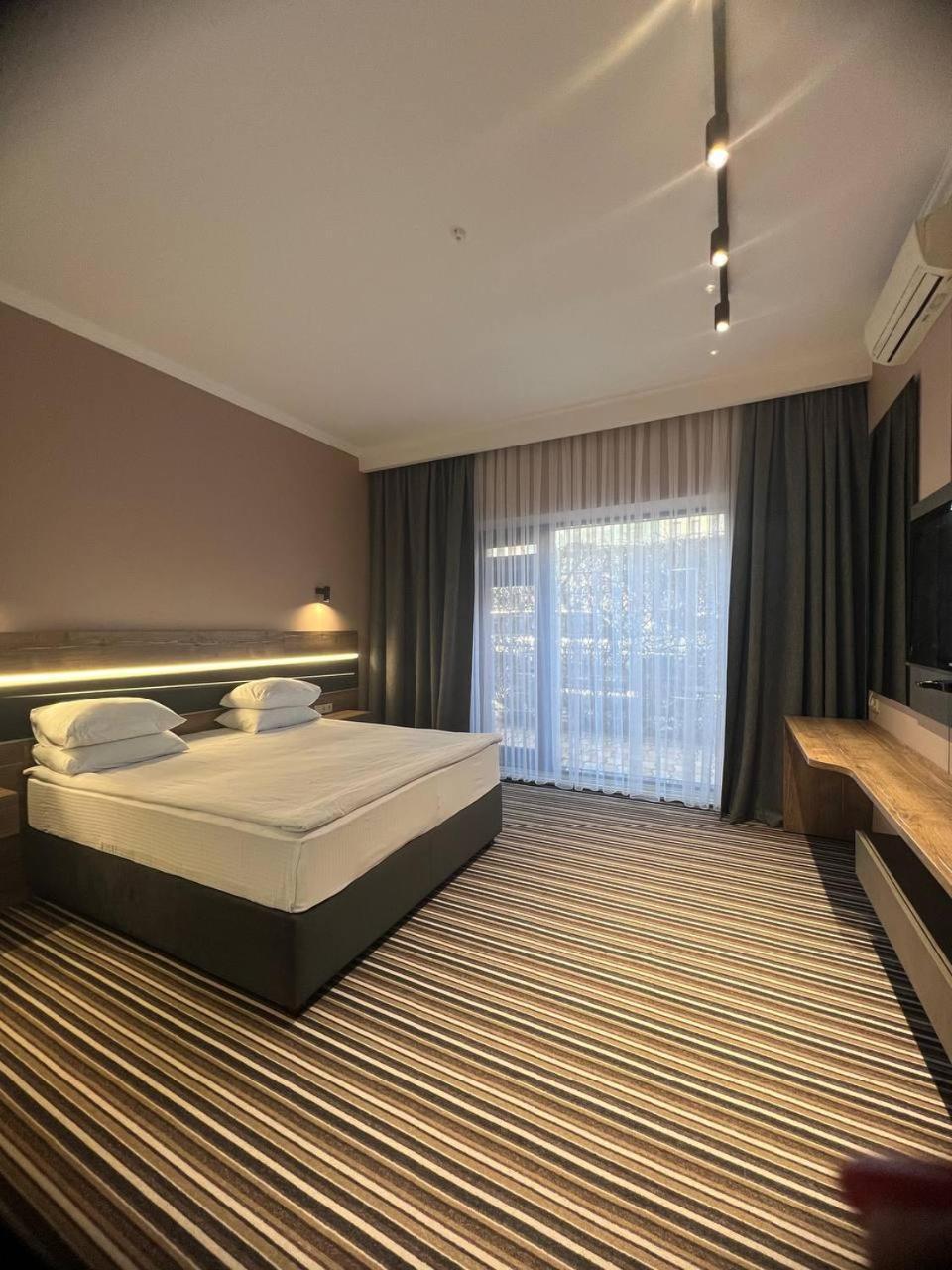 Sapar Standart Hotel Schymkent Exterior foto