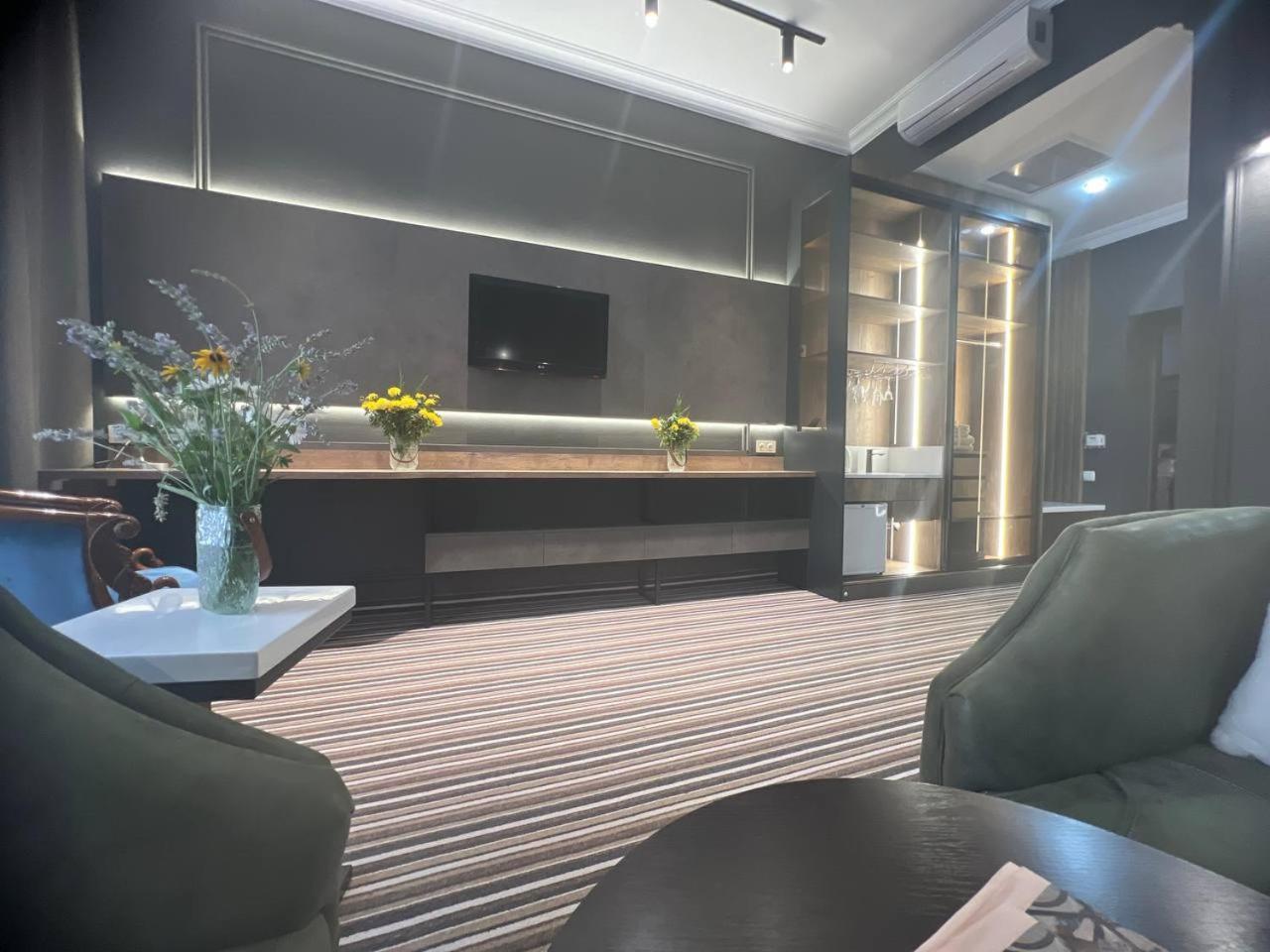 Sapar Standart Hotel Schymkent Exterior foto