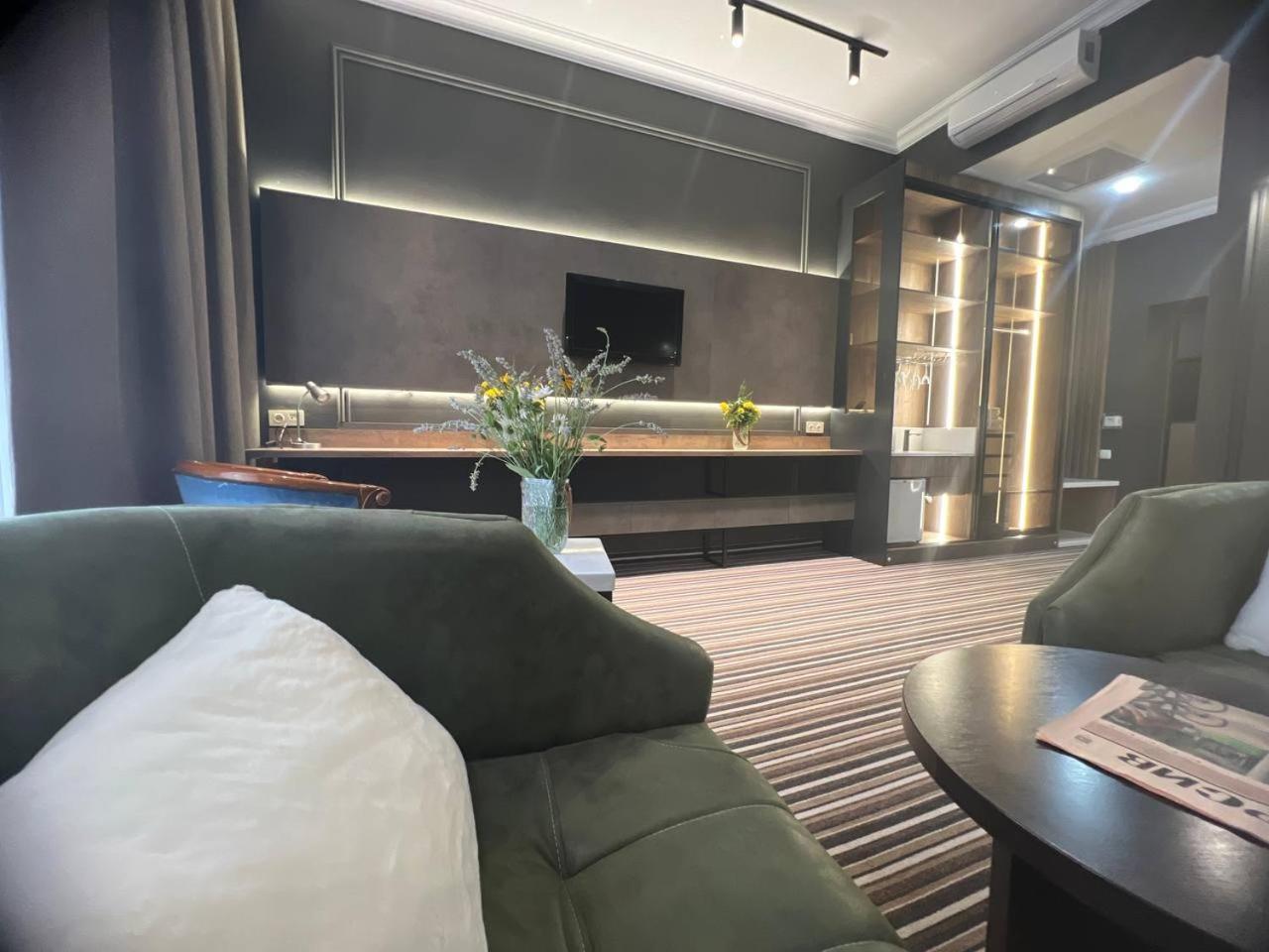 Sapar Standart Hotel Schymkent Exterior foto