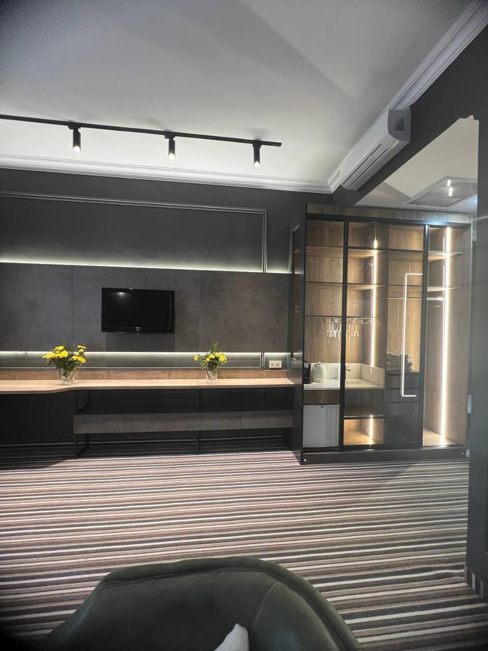 Sapar Standart Hotel Schymkent Exterior foto