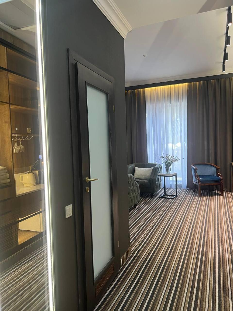 Sapar Standart Hotel Schymkent Exterior foto