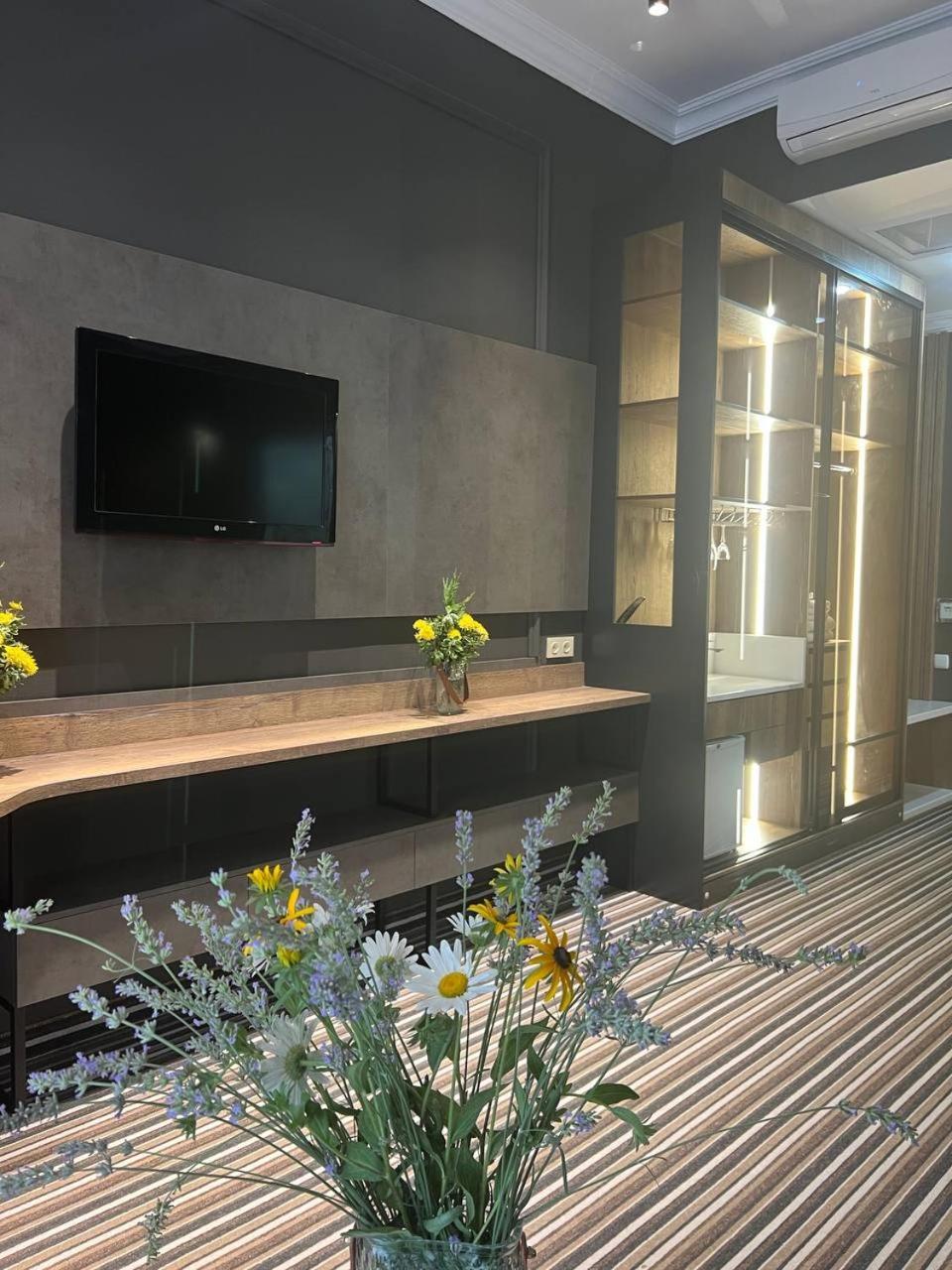 Sapar Standart Hotel Schymkent Exterior foto